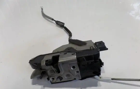 Citroen DS4 Front door lock 9685351780