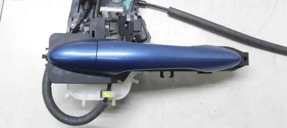 KIA Sportage Front door lock 813103U020