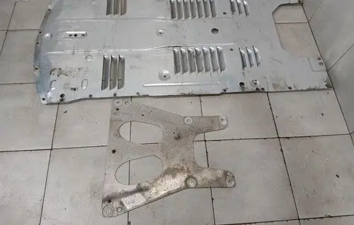 Aston Martin DB9 Engine splash shield/under tray AG435E209BA