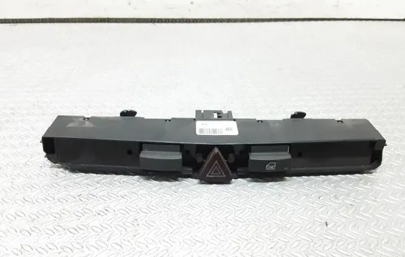Opel Astra H Hazard light switch 13100105