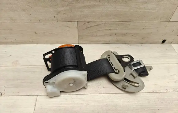 Toyota Corolla Verso E121 Middle seatbelt (rear) 
