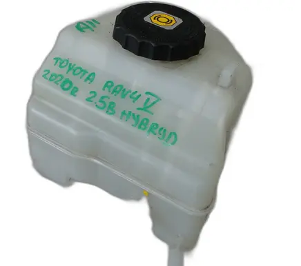Toyota RAV 4 (XA50) Brake fluid reservoir 