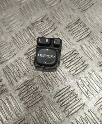 Toyota Avensis T250 Wing mirror switch 183575