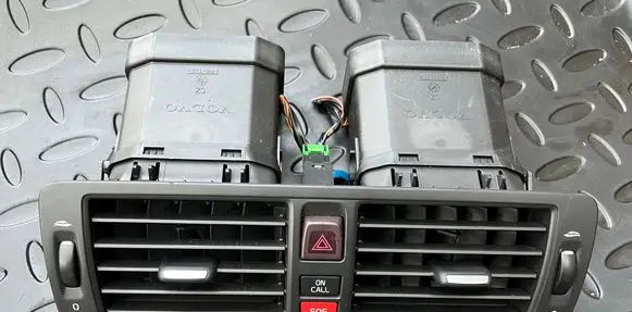 Volvo C70 Dash center air vent grill 30669831 39863758