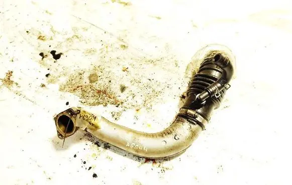 Nissan X-Trail T30 Intercooler hose/pipe