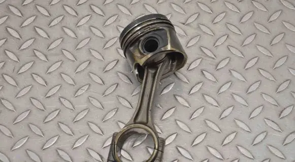 Audi A4 S4 B7 8E 8H Piston 038J