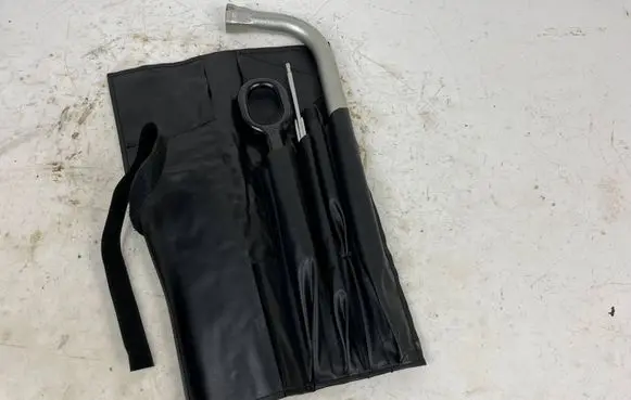 Audi Q5 SQ5 Tool set 