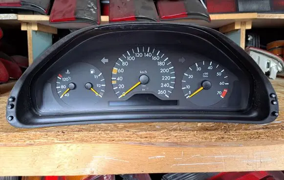 Mercedes-Benz E W210 Speedometer (instrument cluster) 2105407247 110008763011