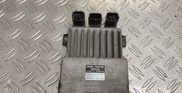 Toyota RAV 4 (XA30) Fuel injection control unit/module 8987120070