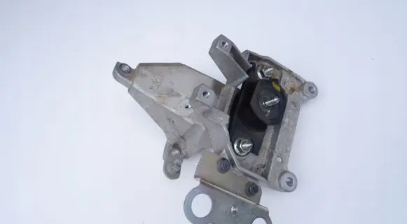 Nissan Micra K14 Engine mounting bracket