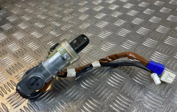 Subaru Forester SG Ignition lock 88215SA000 X1T26171