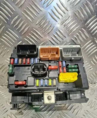 Citroen DS3 Fuse module 9667199680