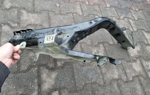 Ford Focus Fender mounting bracket JX7BA16018AD