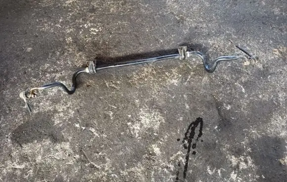 Nissan Leaf I (ZE0) Front anti-roll bar/sway bar