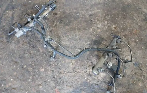 Audi A6 S6 C6 4F Fuel main line pipe 057130764C 0281002785 12812831