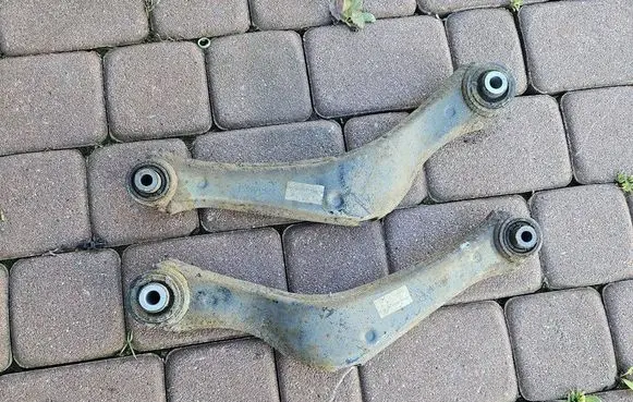 Opel Insignia A Rear suspension control arm 22940357- 22940356