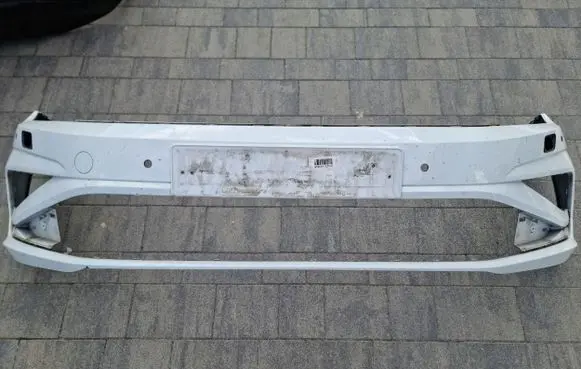 Volkswagen Golf Sportsvan Front bumper