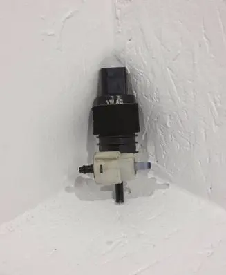 Bentley Bentayga Windscreen/windshield washer pump 1K6955651 3122785
