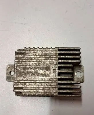 Mercedes-Benz C W203 Coolant fan relay A0235456832 E5001004