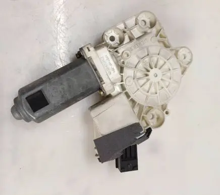 Opel Vectra C Front door window regulator motor 24414776 310105161