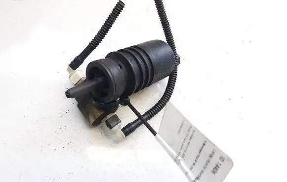 Volkswagen PASSAT B6 Windscreen/windshield washer pump 1K6955651