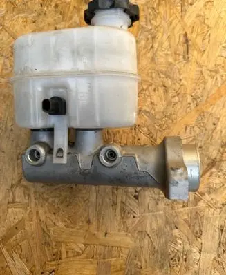 Cadillac Escalade IV Master brake cylinder