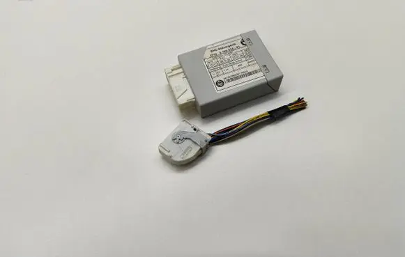 BMW 5 E60 E61 Air suspension control unit module (rear) 6769834 37146769834 3714676983401