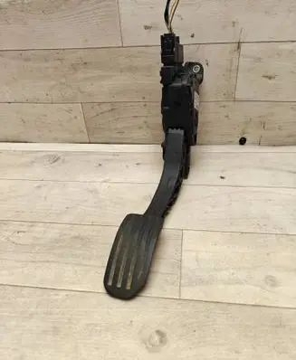 Volvo V70 Accelerator throttle pedal 6G929F836BD 6PV00922001