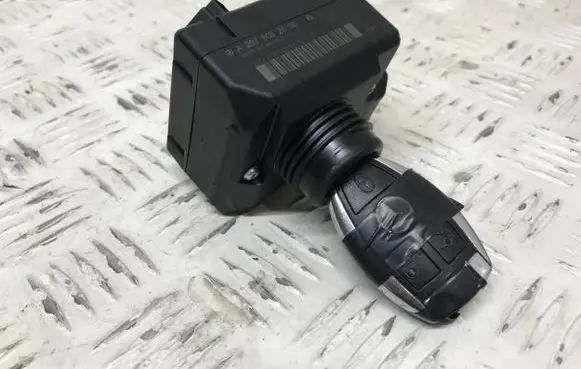Mercedes-Benz C W204 Ignition lock A2079052600