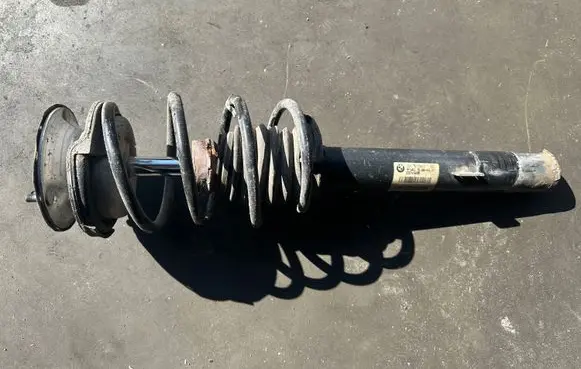BMW 1 E81 E87 Front shock absorber with coil spring 6771553 105413