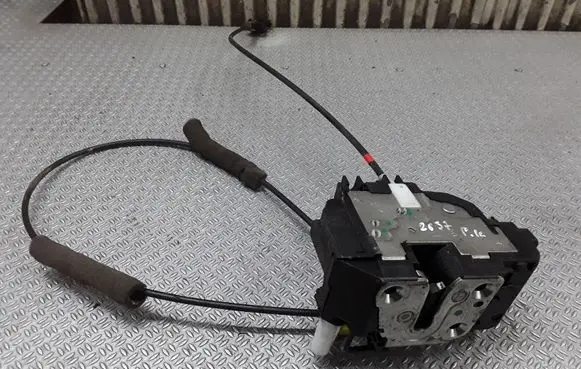 Nissan Note (E11) Front door lock