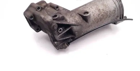 Oil filter mounting bracket