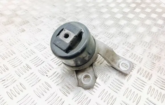 Volvo S60 Engine mount bracket 31330135