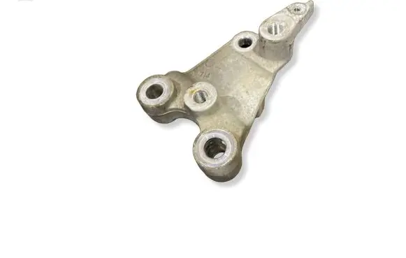 Honda Civic Engine mounting bracket 