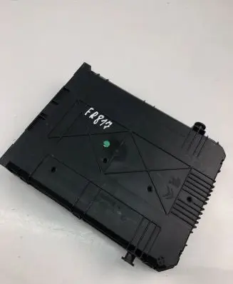 Peugeot 308 Fuse module 9807054180