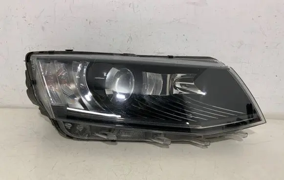 Skoda Octavia Mk3 (5E) Headlight/headlamp 5E1941016B