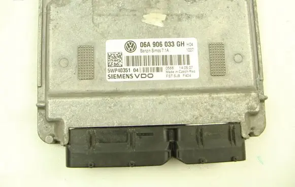 Volkswagen Golf V Engine control unit/module 06A906033GH