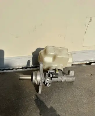 Volkswagen Jetta VI Master brake cylinder 1K1611301E A841601F 1K0945459C