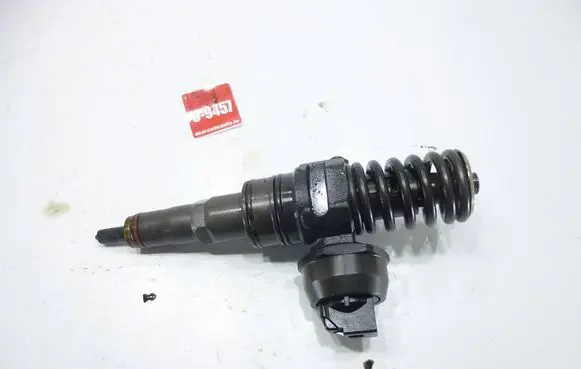 Volkswagen Golf Plus Fuel injector 038130073AG