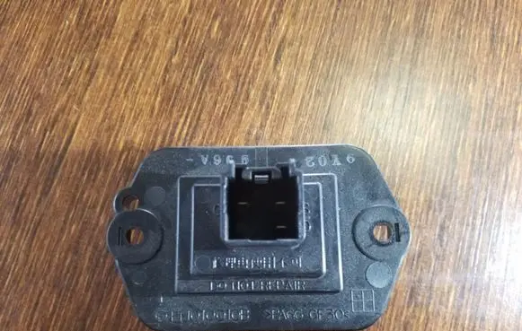 Mazda CX-7 Fan control module PM010010B PA66GF30 9Y020J6A