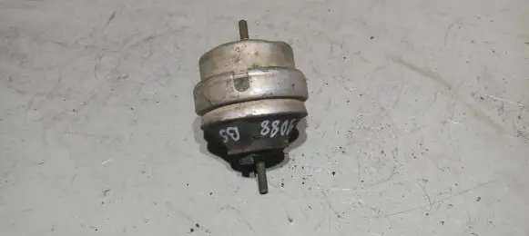 Volkswagen PASSAT B5 Engine mount bracket