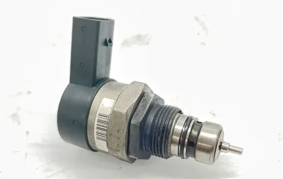 Mercedes-Benz E W211 Fuel pressure regulator A6420700146