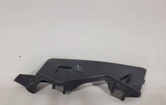 Volkswagen PASSAT B6 Front bumper mounting bracket 3C0807724