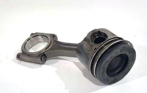 Citroen DS4 Piston with connecting rod RHH