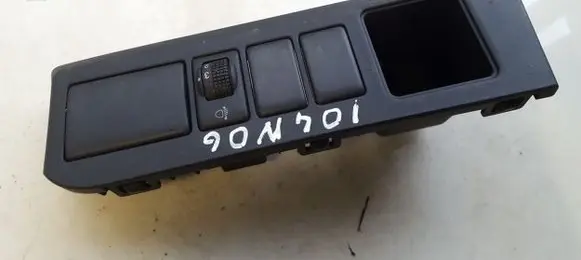 Nissan Note (E11) Headlight level height control switch 25190-u000a 684859u000