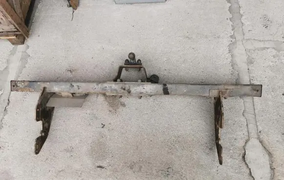 Toyota Hilux (AN10, AN20, AN30) Tow bar