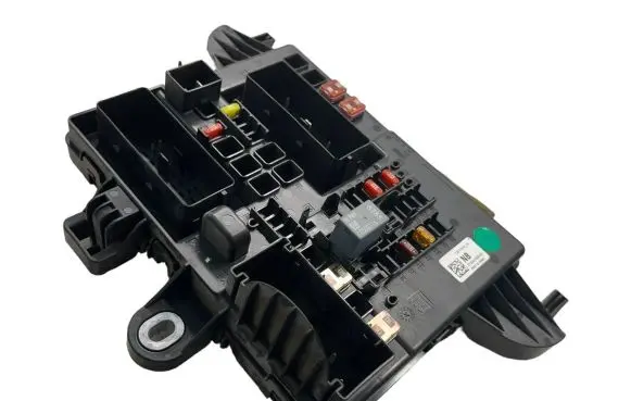 Opel Insignia A Fuse module 13277318 21024100809
