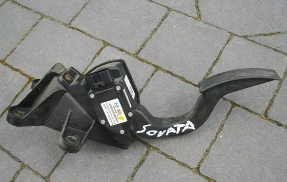 Hyundai Sonata Accelerator throttle pedal BBR0163A3L100