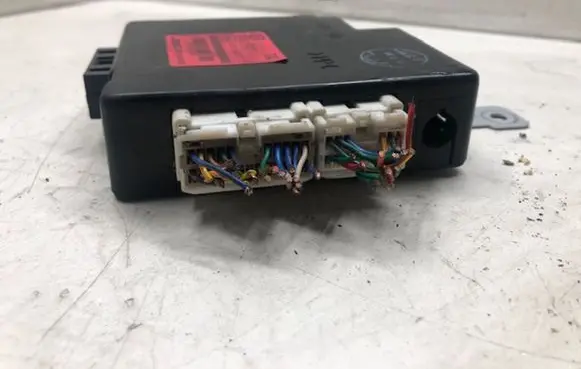 KIA Sportage Air suspension control unit module (rear) 