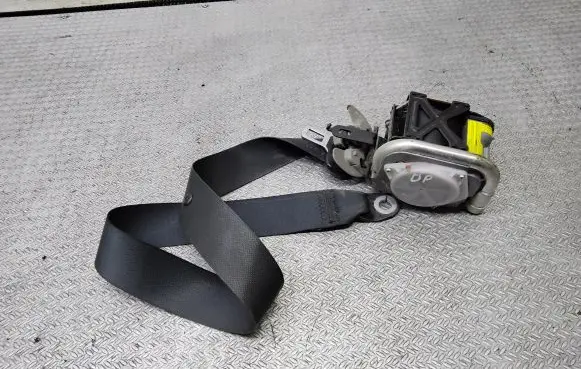 Mitsubishi Grandis Front seatbelt TKAF2N700